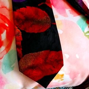 Tie - red leaves